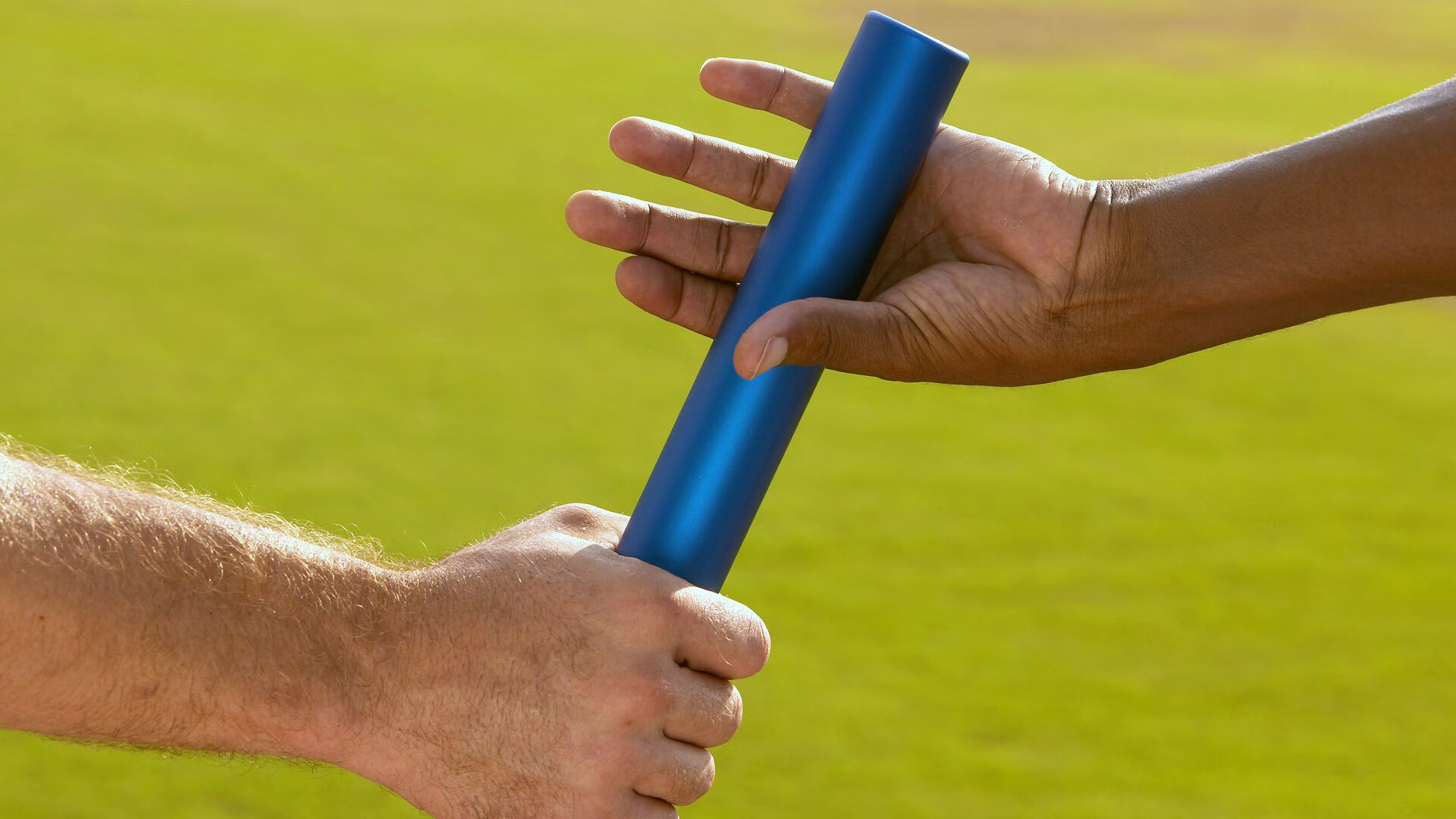 赛道上的魔法师,F1街道赛之夜,哈利伯顿的大场面艺术